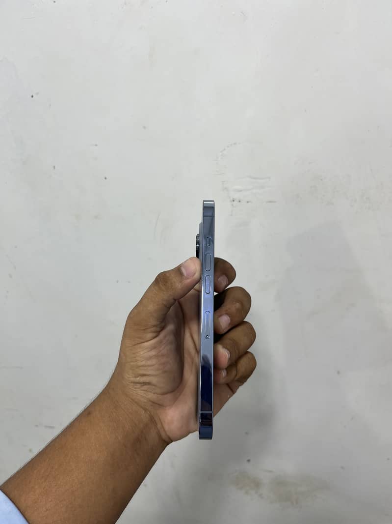Apple iPhone 13 Pro 4