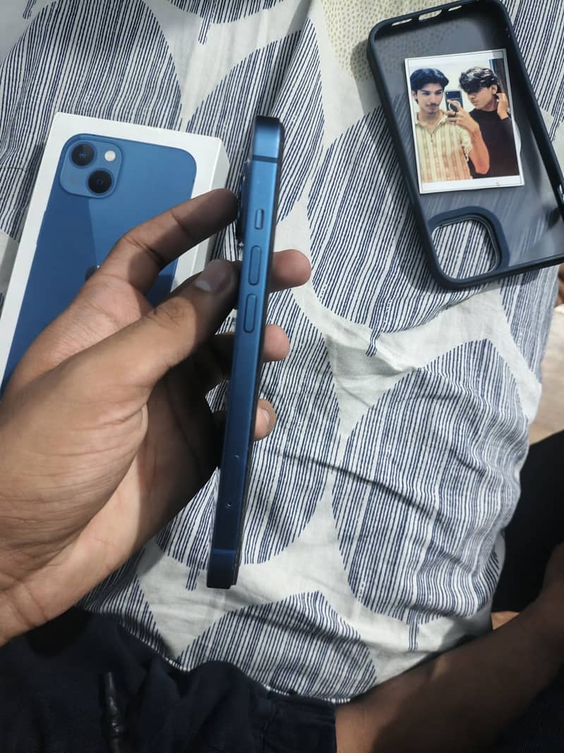 Apple iPhone 13 4