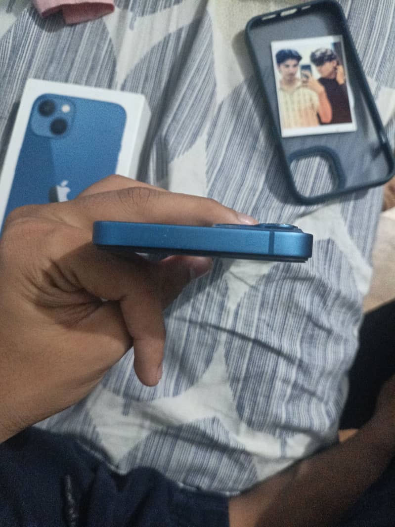 Apple iPhone 13 5