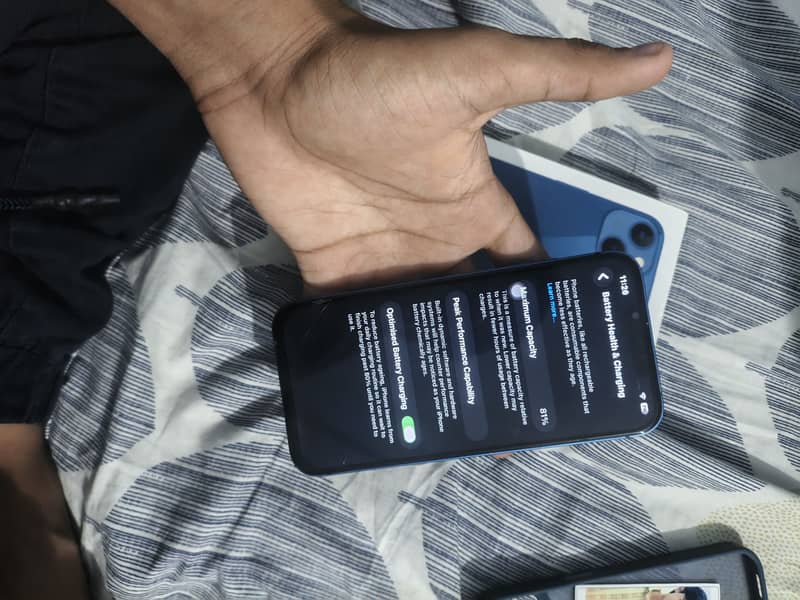 Apple iPhone 13 6