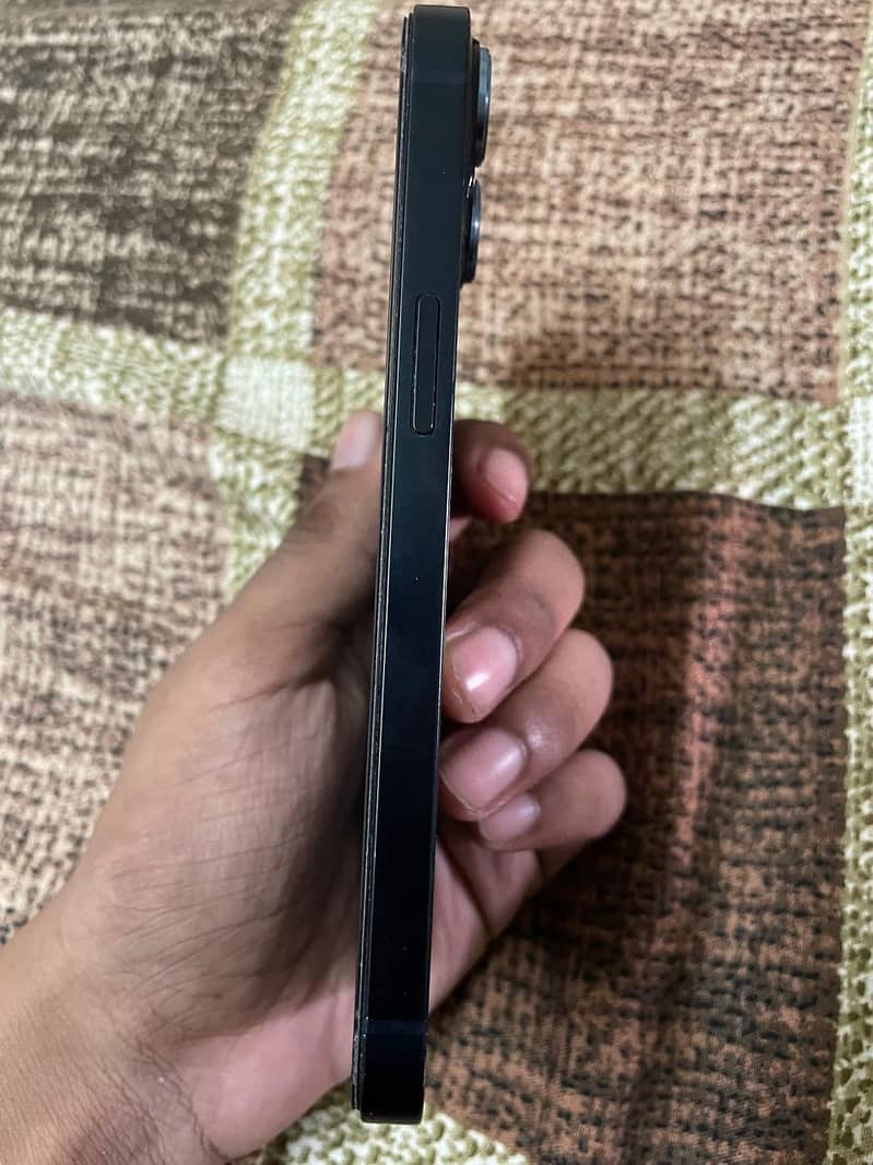 Apple iPhone 13 4