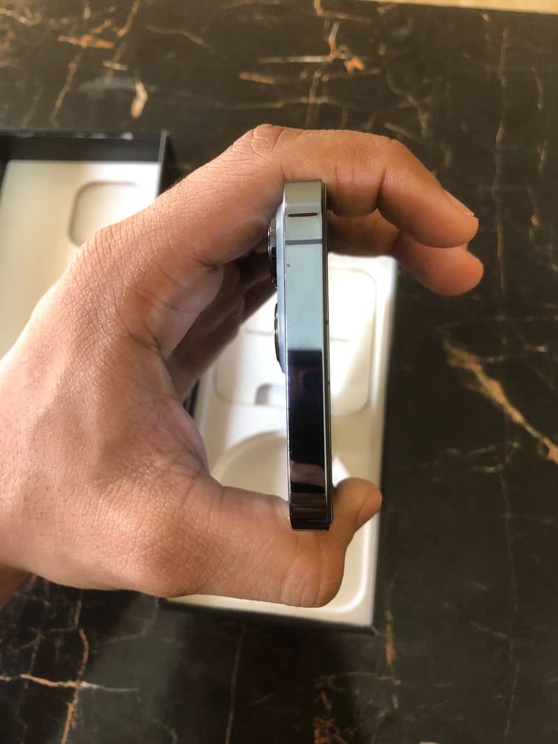 Apple iPhone 13 Pro 2