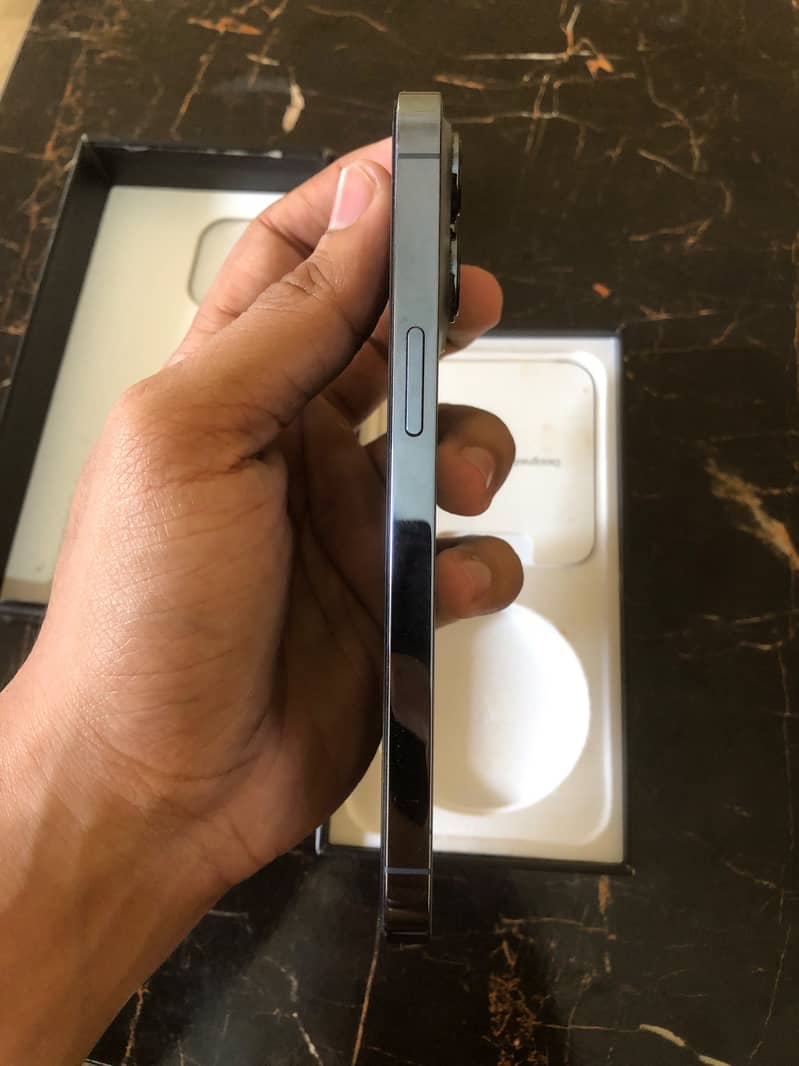 Apple iPhone 13 Pro 8