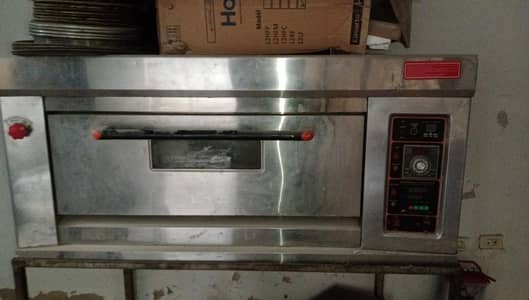 Used Restaurant Commercial Oven for Sale with around 38 pizza pan