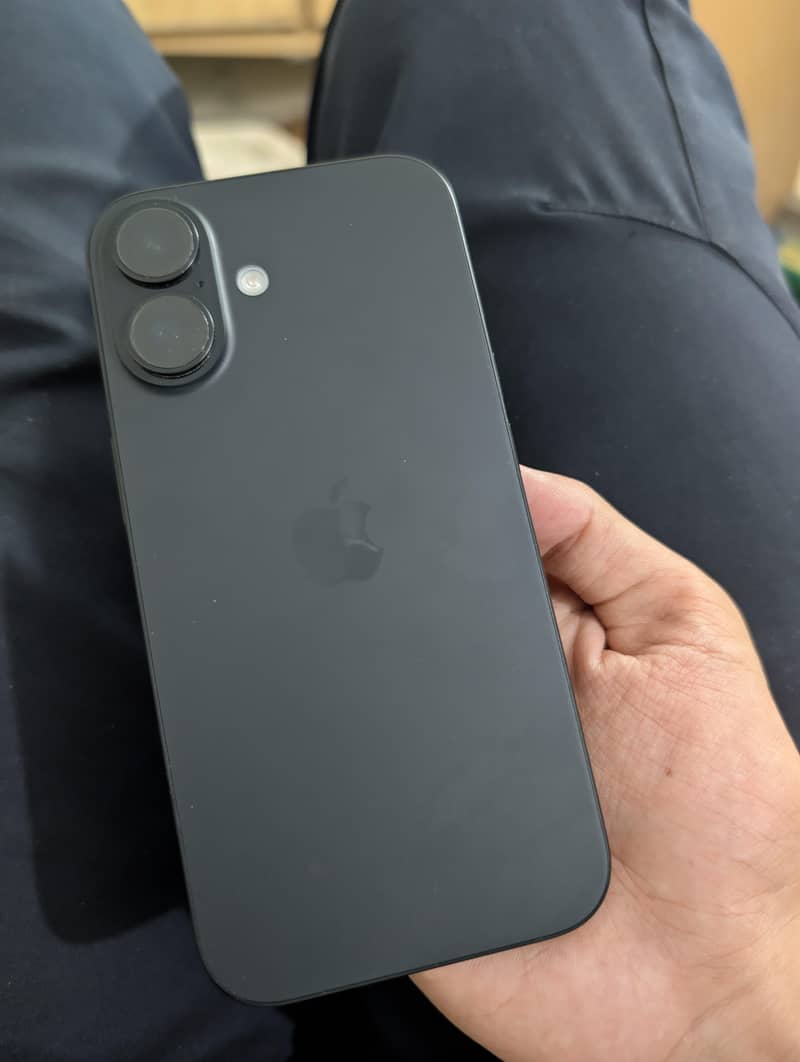 Apple iPhone 16 1