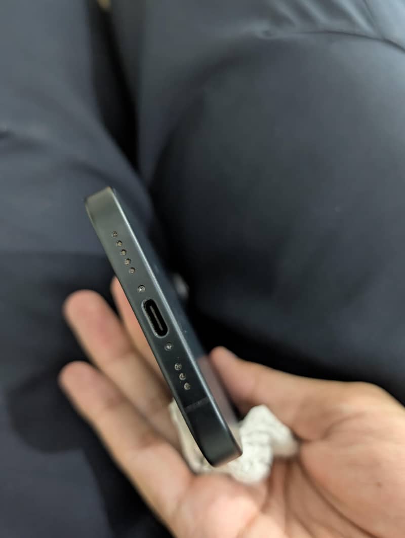 Apple iPhone 16 2