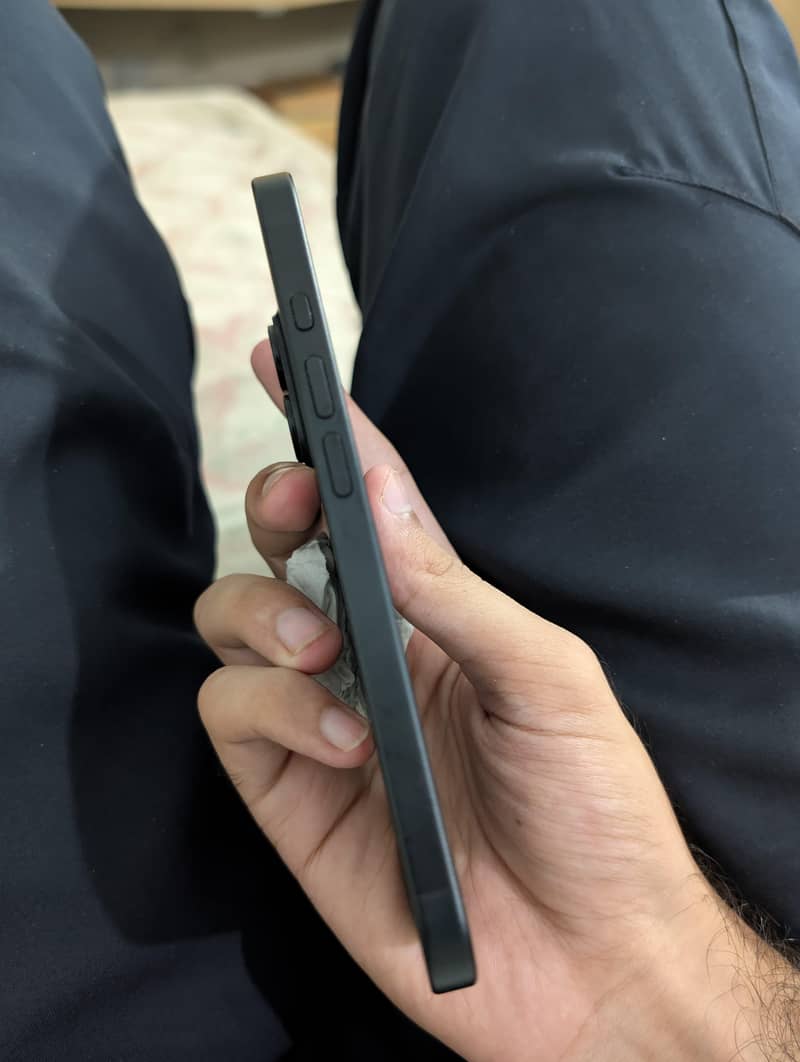 Apple iPhone 16 5