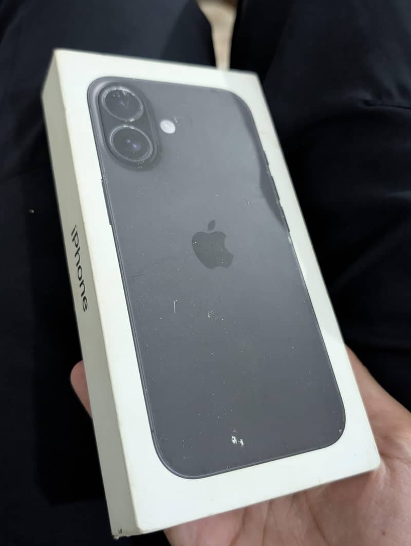 Apple iPhone 16 6