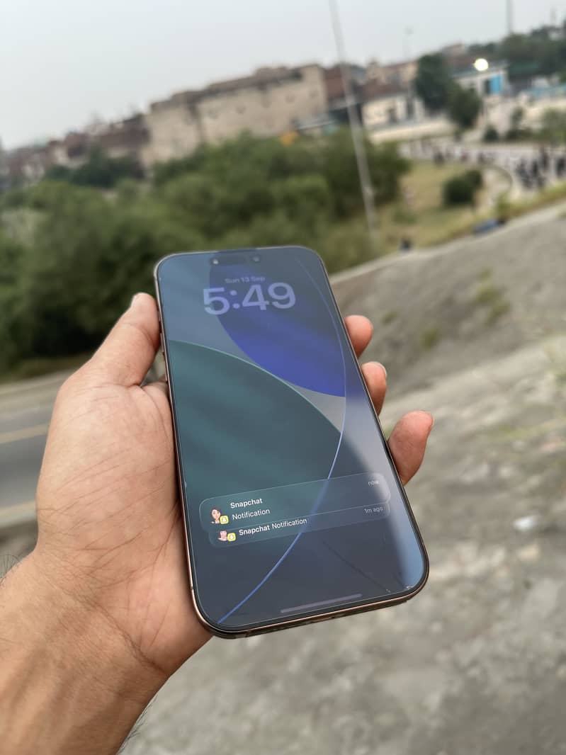 Iphone 16 pro max 1