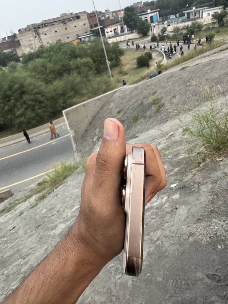 Iphone 16 pro max 3