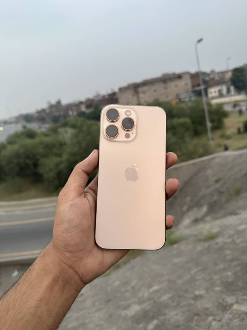 Iphone 16 pro max 4