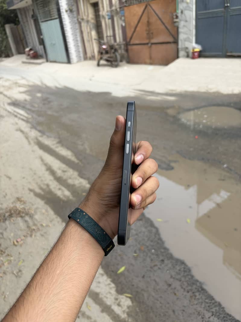 Apple iPhone 15 Pro Max 3