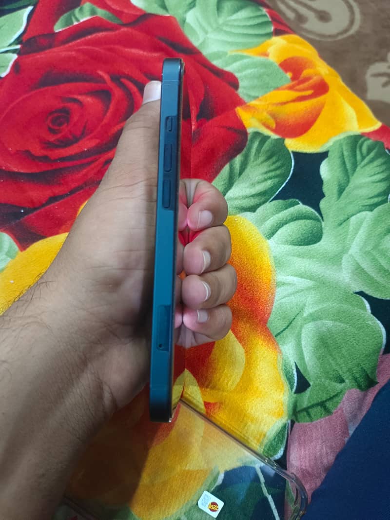 Apple iPhone 13 2