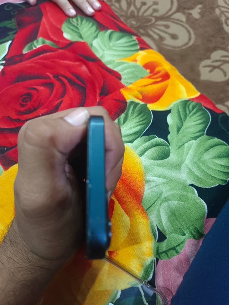 Apple iPhone 13 3
