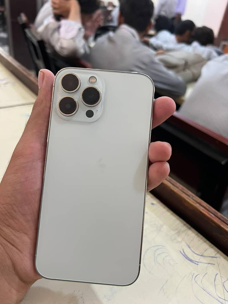 Apple iPhone 13 Pro Max 2