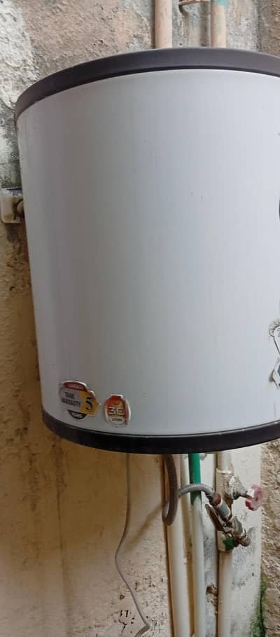 I-Zone Semi Instant Electric Water Heater – Excellent Condition