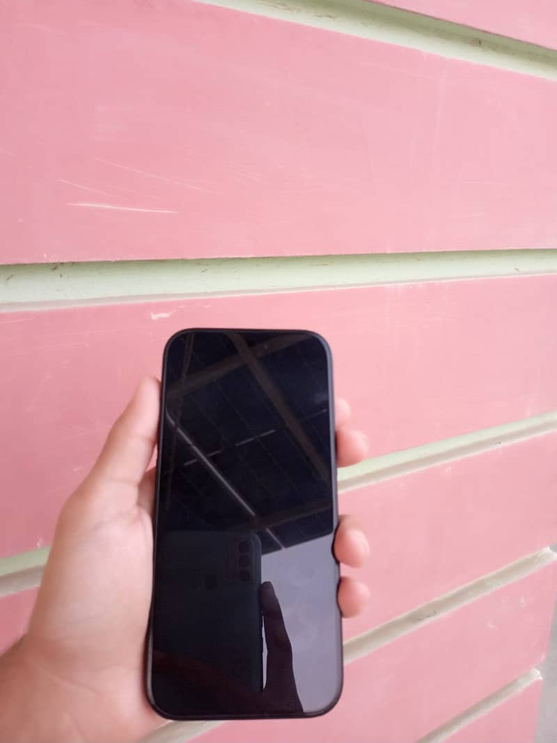 Apple iPhone 15 4