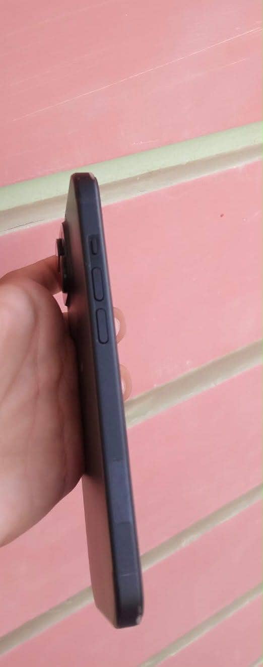 Apple iPhone 15 7