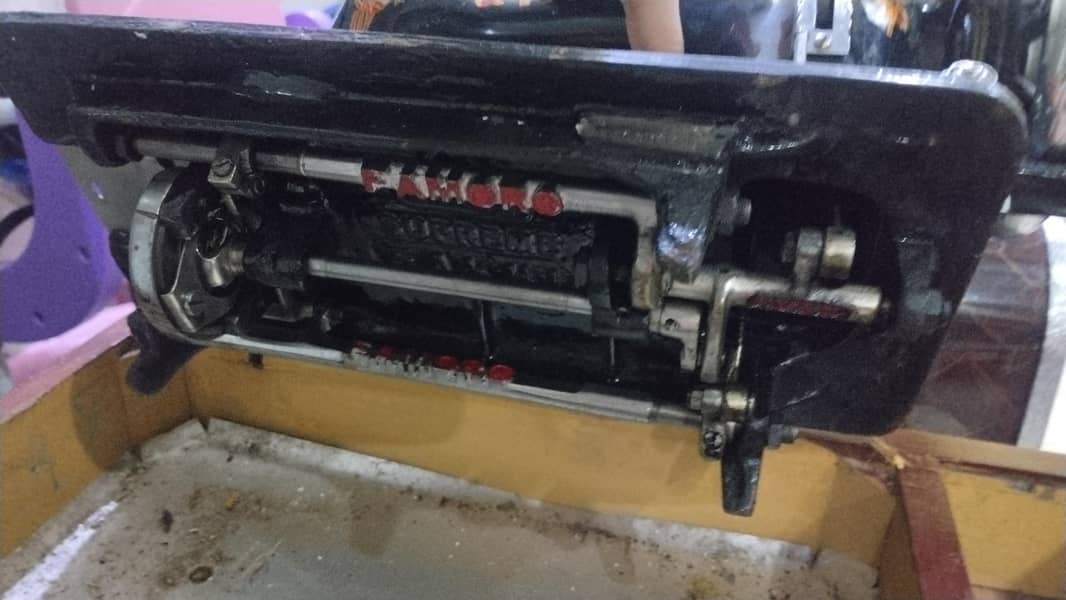 sewing machine good condition 3