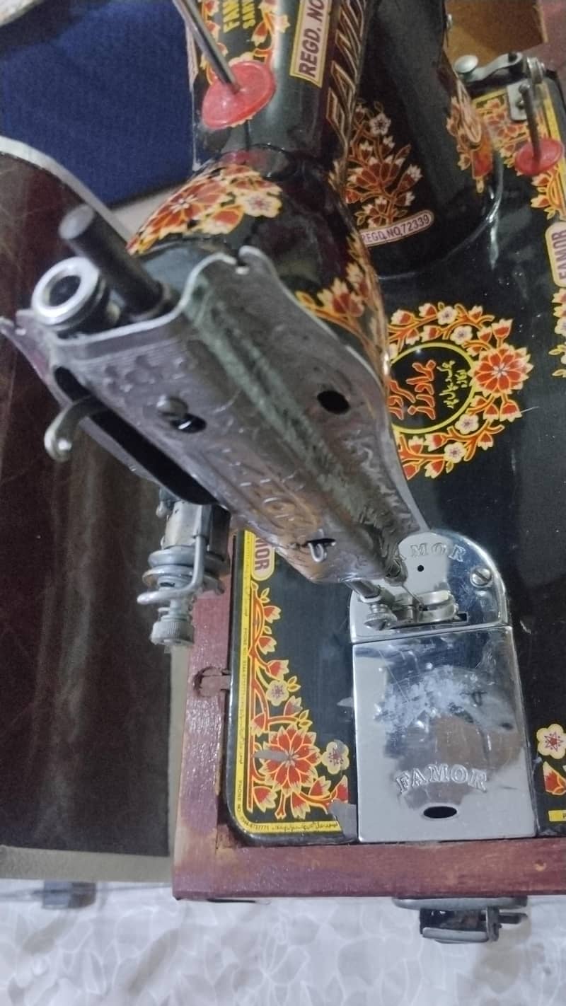 sewing machine good condition 5