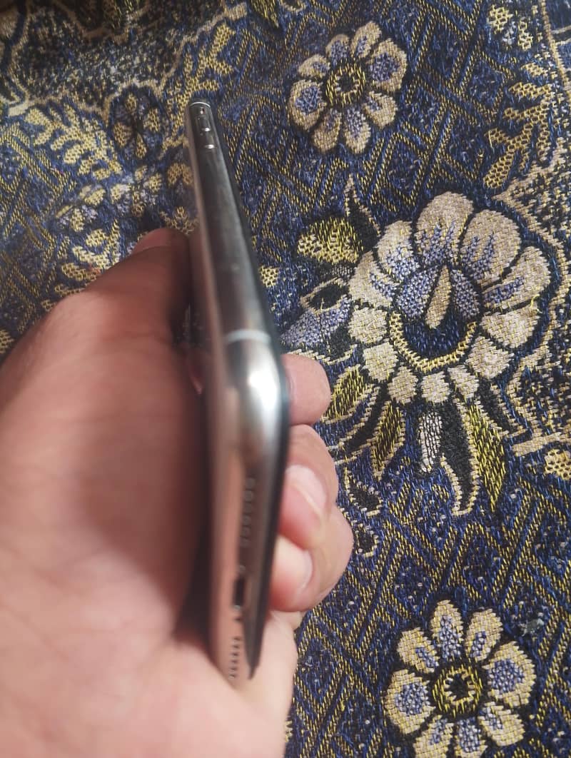 Apple iPhone X 3