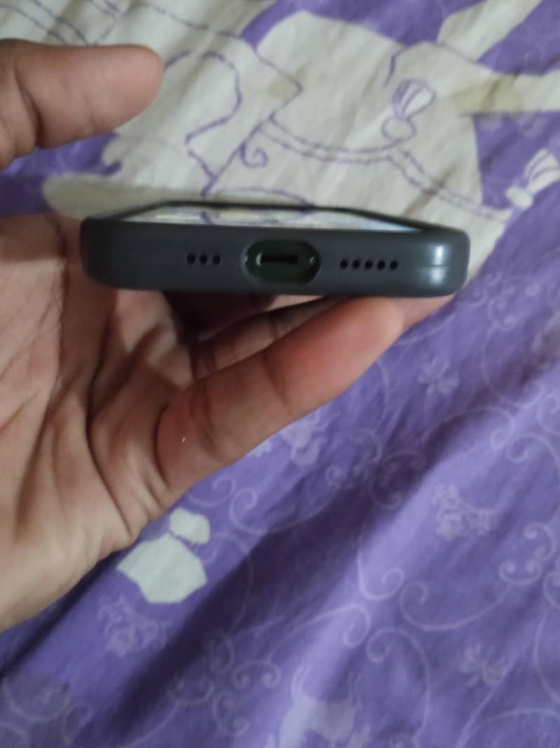 Apple iPhone 13 3