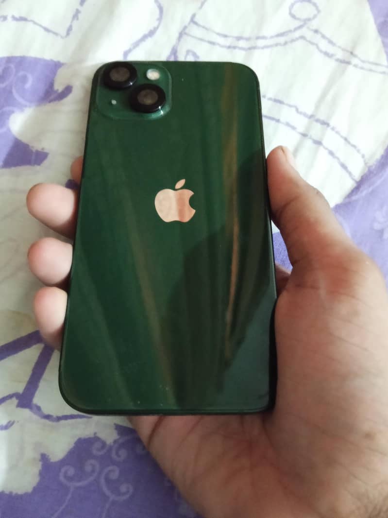 Apple iPhone 13 4