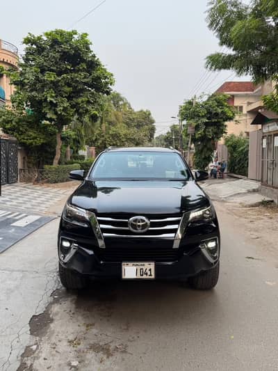 Toyota Fortuner 2.7 V