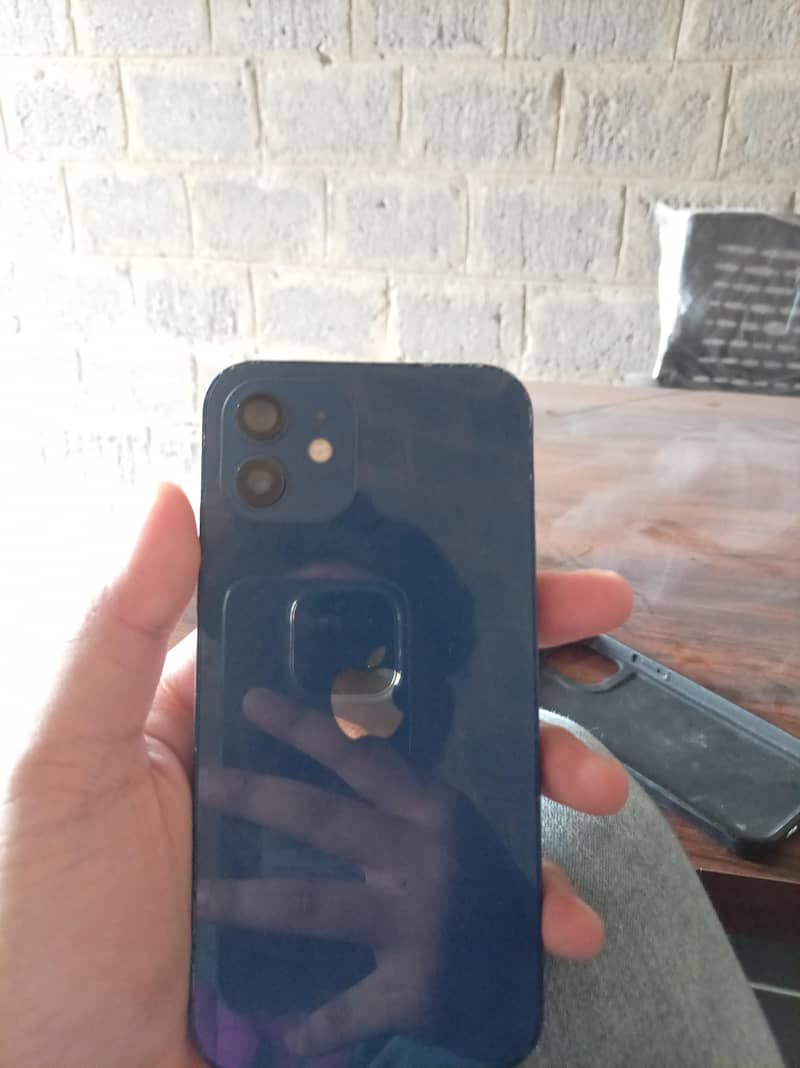 Apple iPhone 12 4