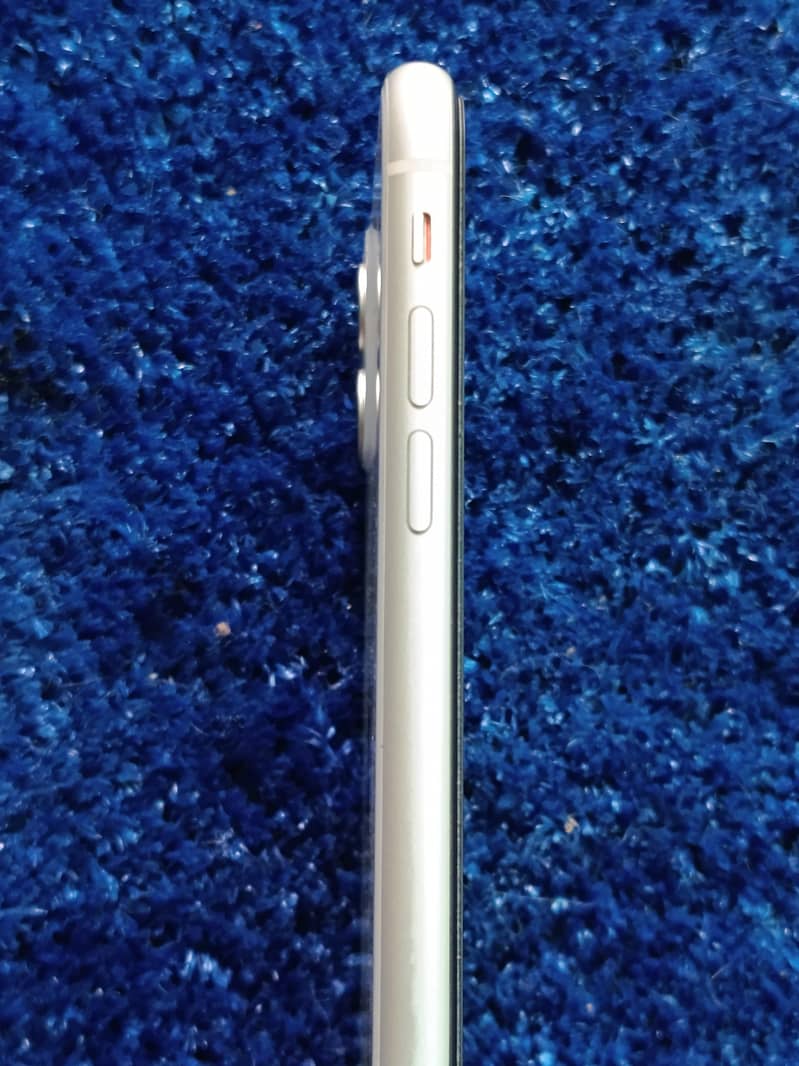 Apple iPhone 11 3