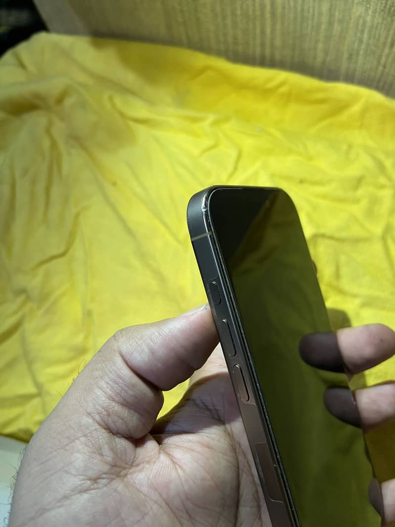 Apple iPhone 16 Pro 1