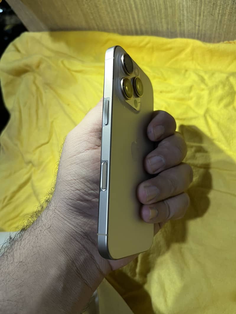 Apple iPhone 16 Pro 2