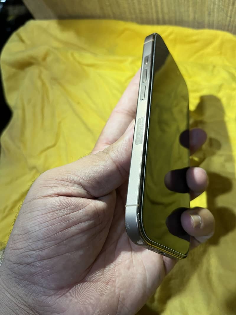 Apple iPhone 16 Pro 6