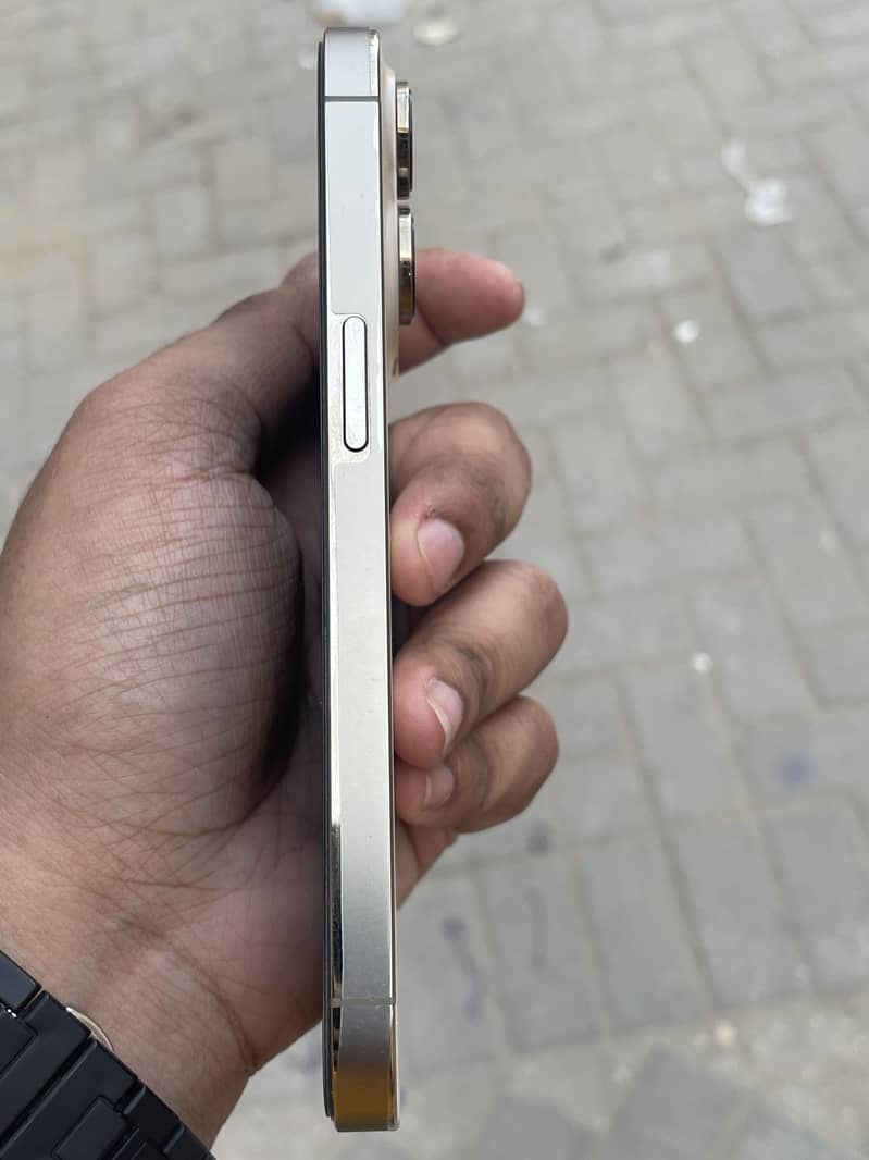 Apple iPhone 14 Pro 1