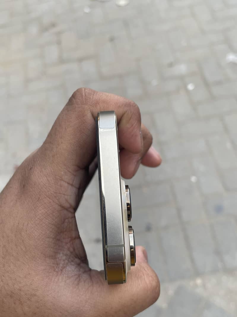 Apple iPhone 14 Pro 2