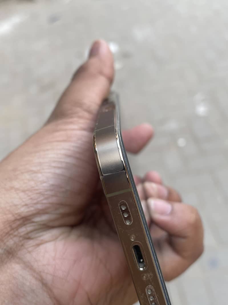 Apple iPhone 14 Pro 4
