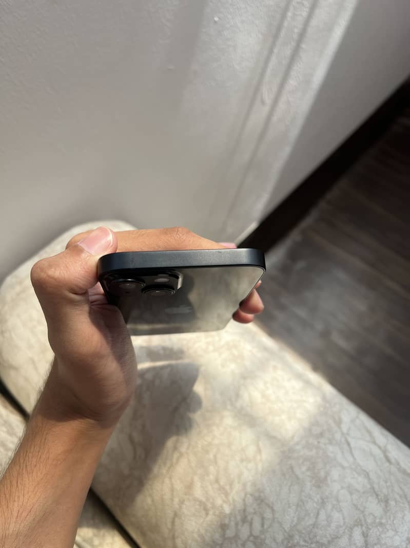 iPhone 14 3