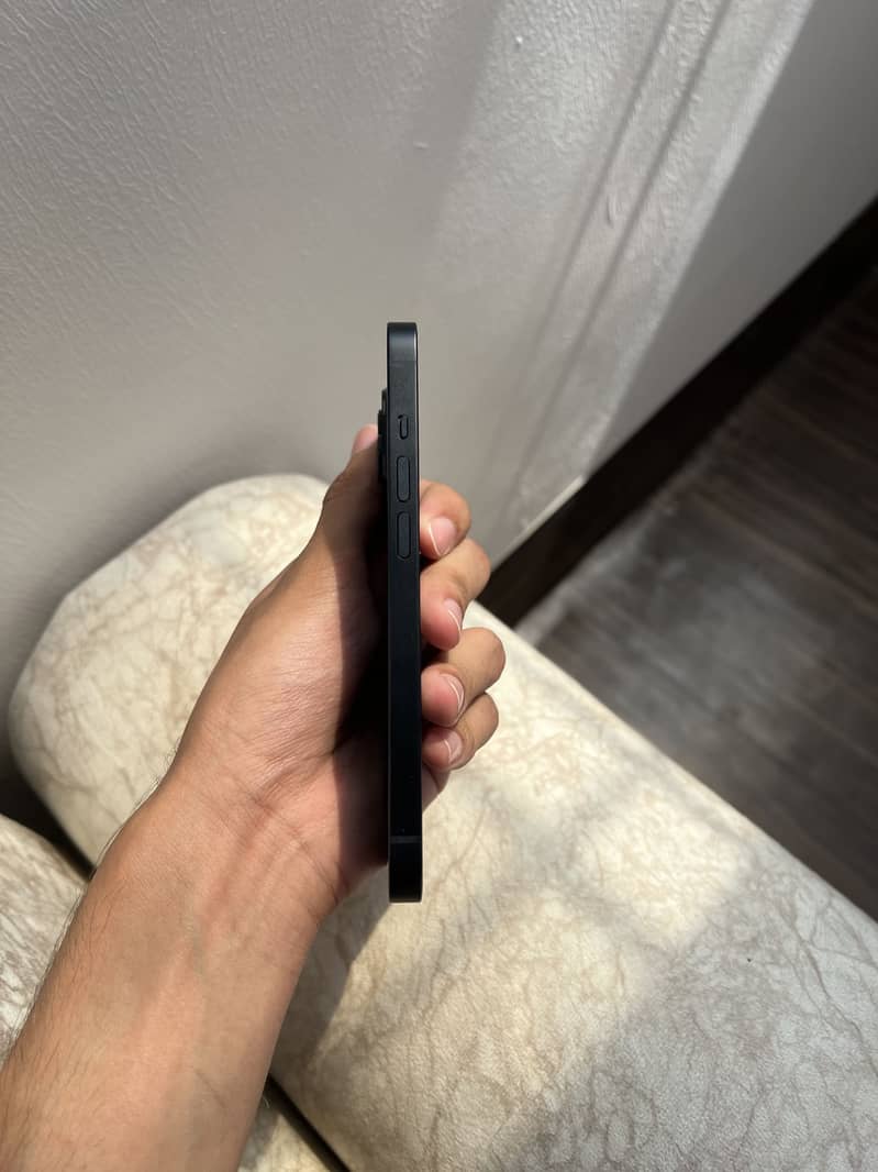 iPhone 14 4