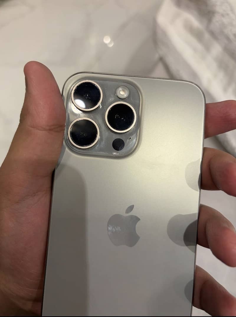 Apple iPhone 15 Pro Max 2