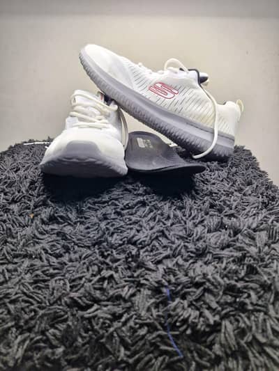 orignal sketchers with medicated Memorie foam size tag missing