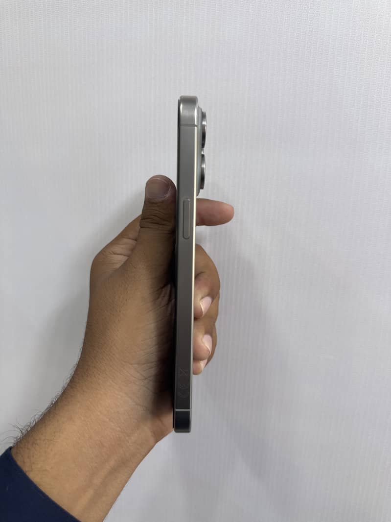 Apple iPhone 15 Pro Max 2