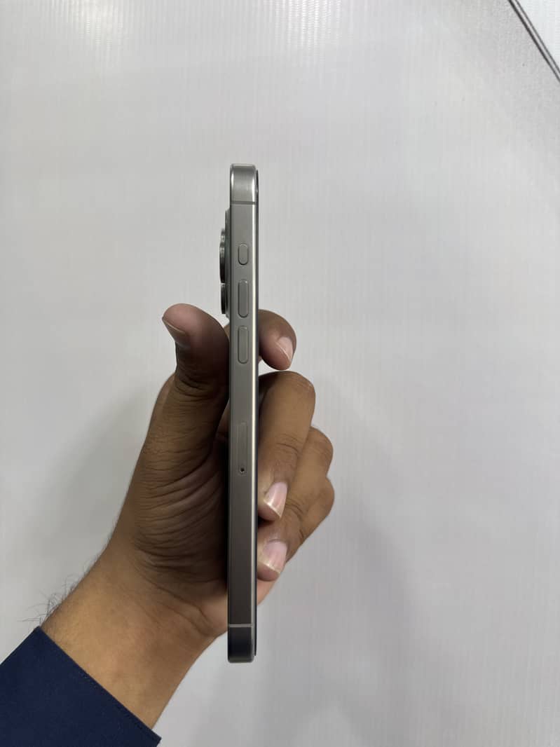 Apple iPhone 15 Pro Max 3