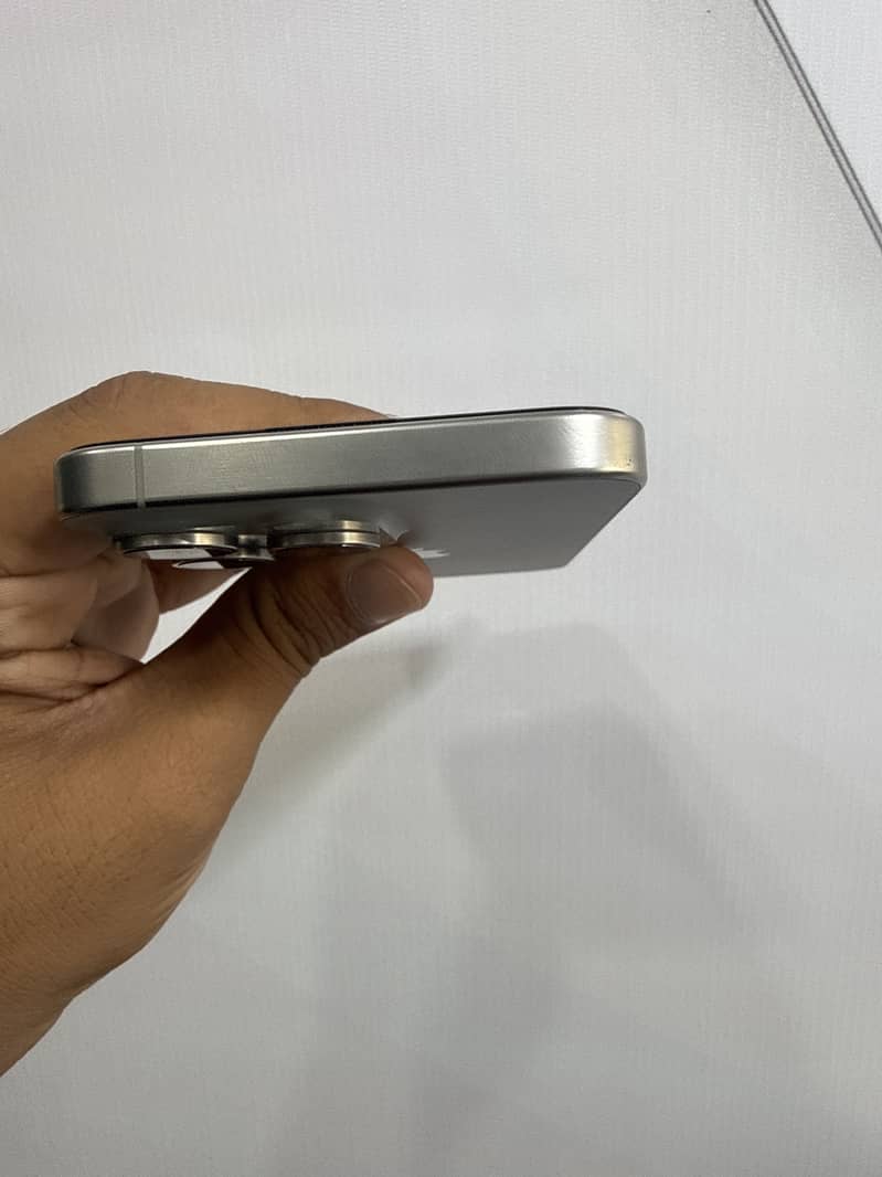 Apple iPhone 15 Pro Max 5
