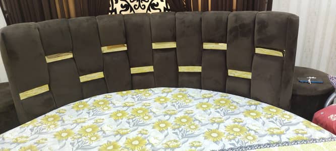 round bed