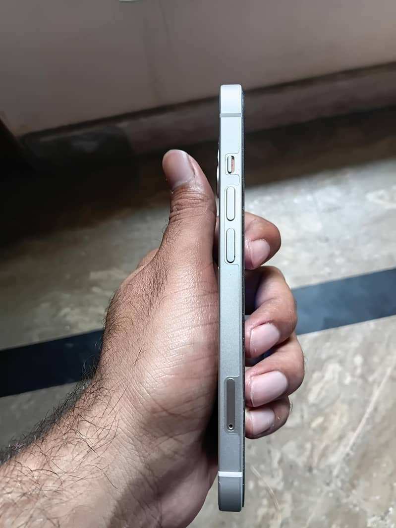 Apple iPhone 13 1
