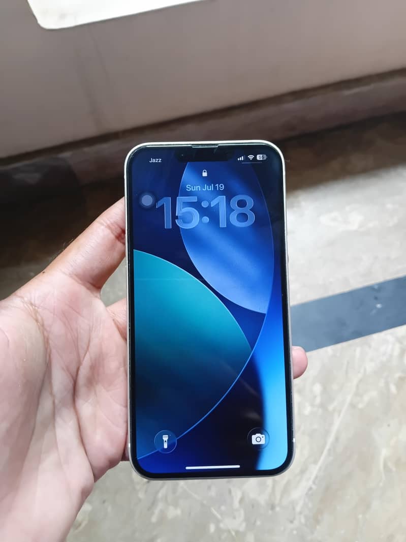 Apple iPhone 13 6