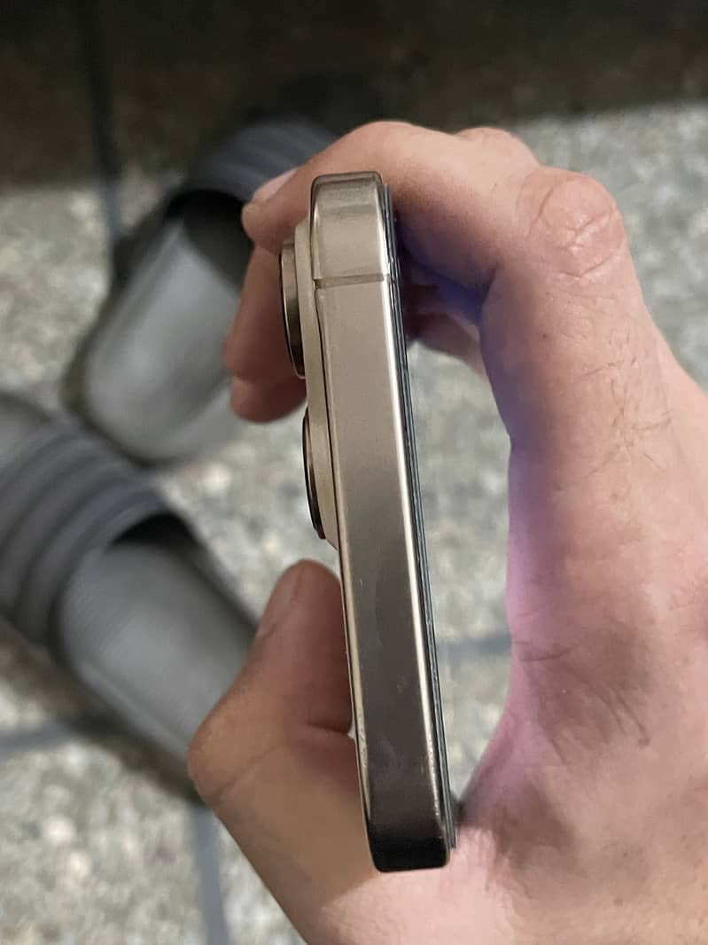 Apple iPhone 16 Pro Max 3