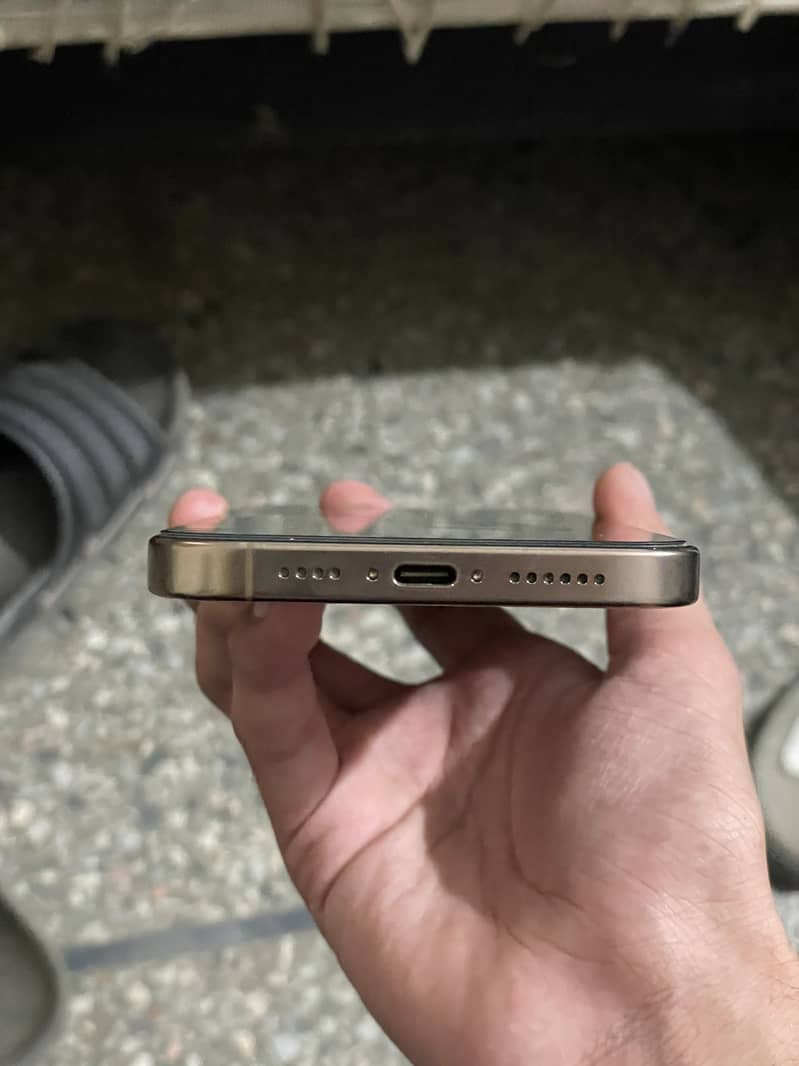 Apple iPhone 16 Pro Max 5
