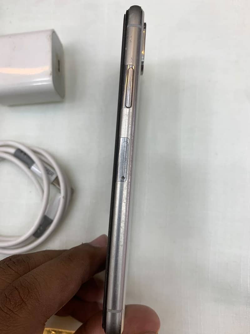 Apple iPhone X 3