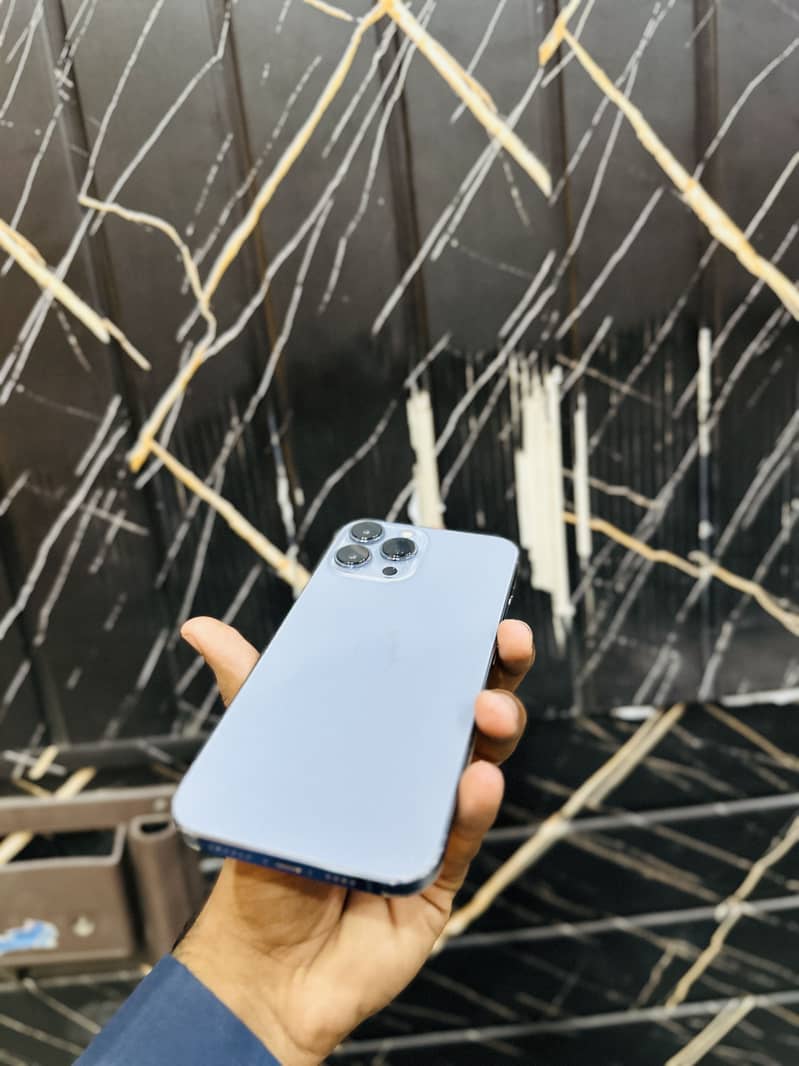 Apple iPhone 13 Pro Max 3